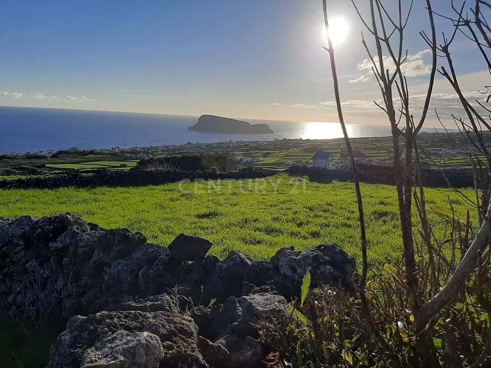 Terreno com excelente localização e com viabilidade  para construção.