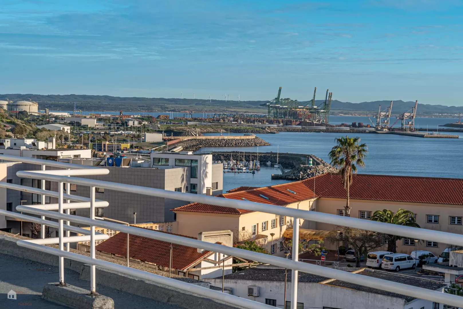 Apartamento T3 com vista de mar para arrendamento, em Sines