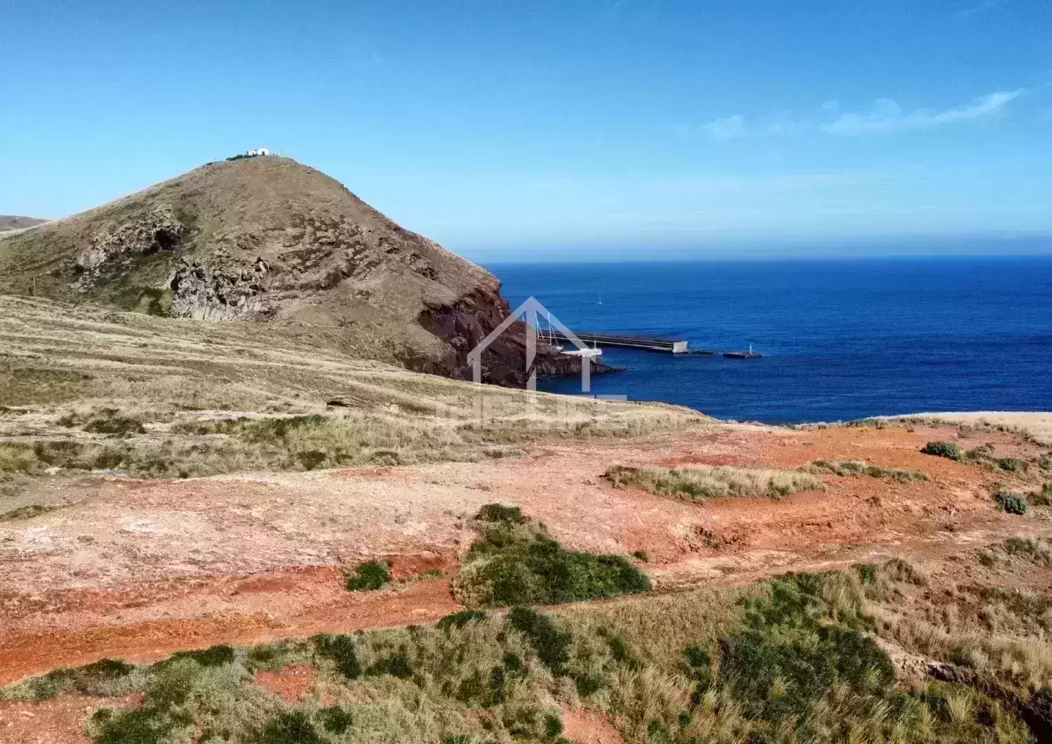 Terreno Urbano de 3756m2 na linha frente mar para venda no Caniçal, Ilha da Madeira. 