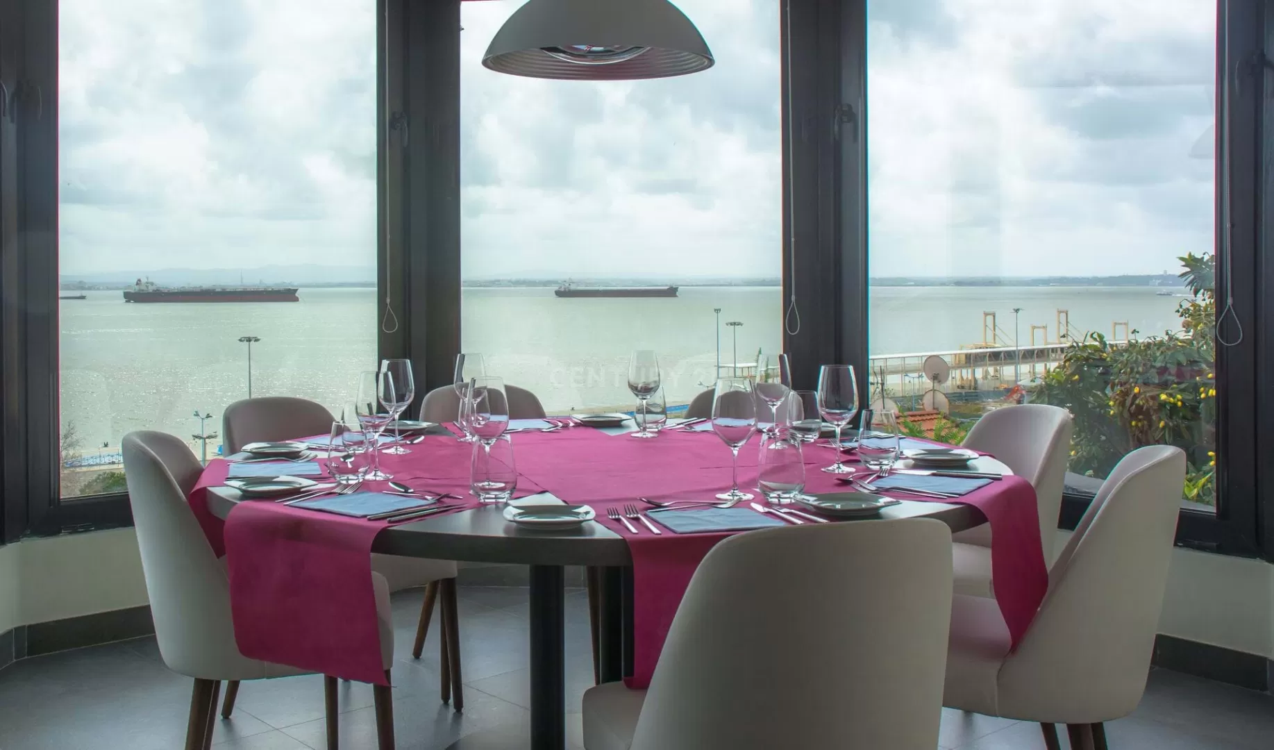 Restaurante Icónico com vista Rio em Lisboa