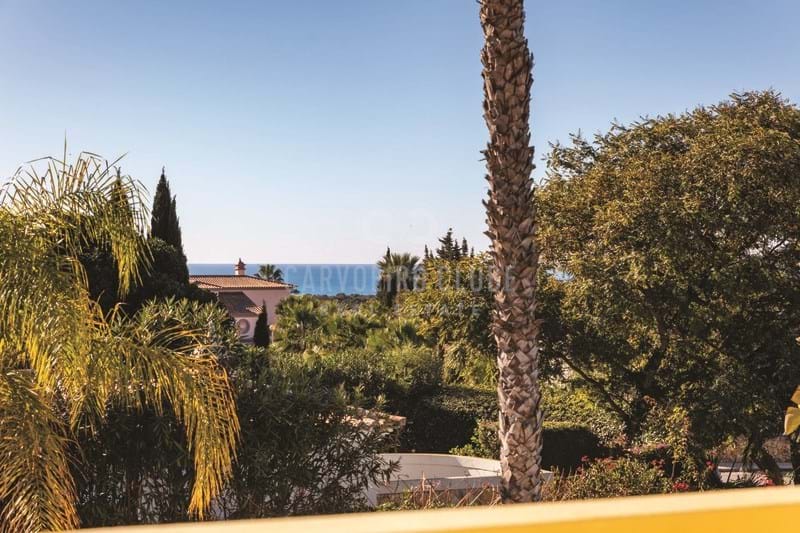 Magnífica moradia de 4 quartos com piscina aquecida e vista mar