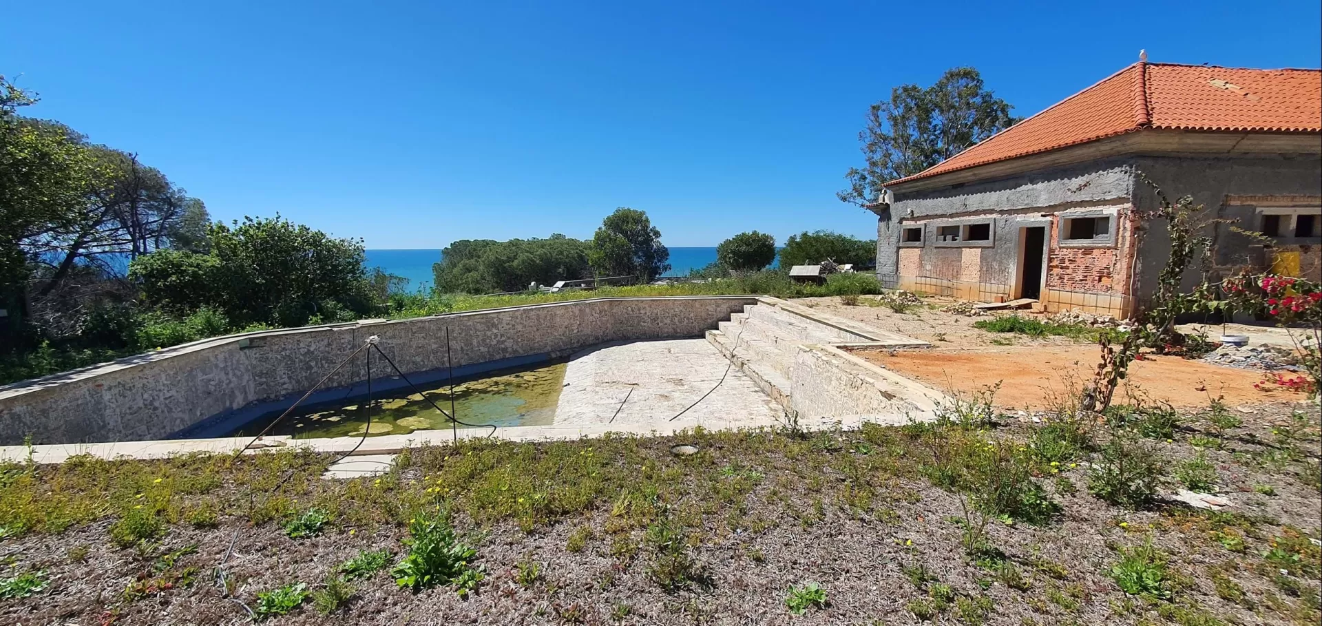 Moradia em primeira linha de mar com acesso direto á praia