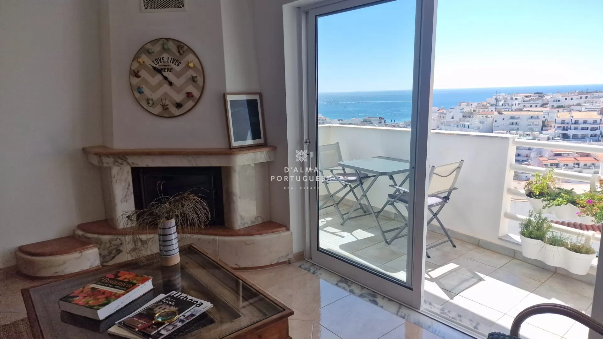 Apartamento T2 | vista mar | lugar de garagem | distância a pé da praia | elevador | remodelado