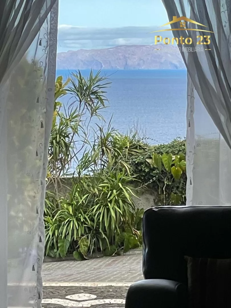 **Moradia T4 Tradicional com Vista Mar Deslumbrante à Venda em Santa Cruz ? Madeira