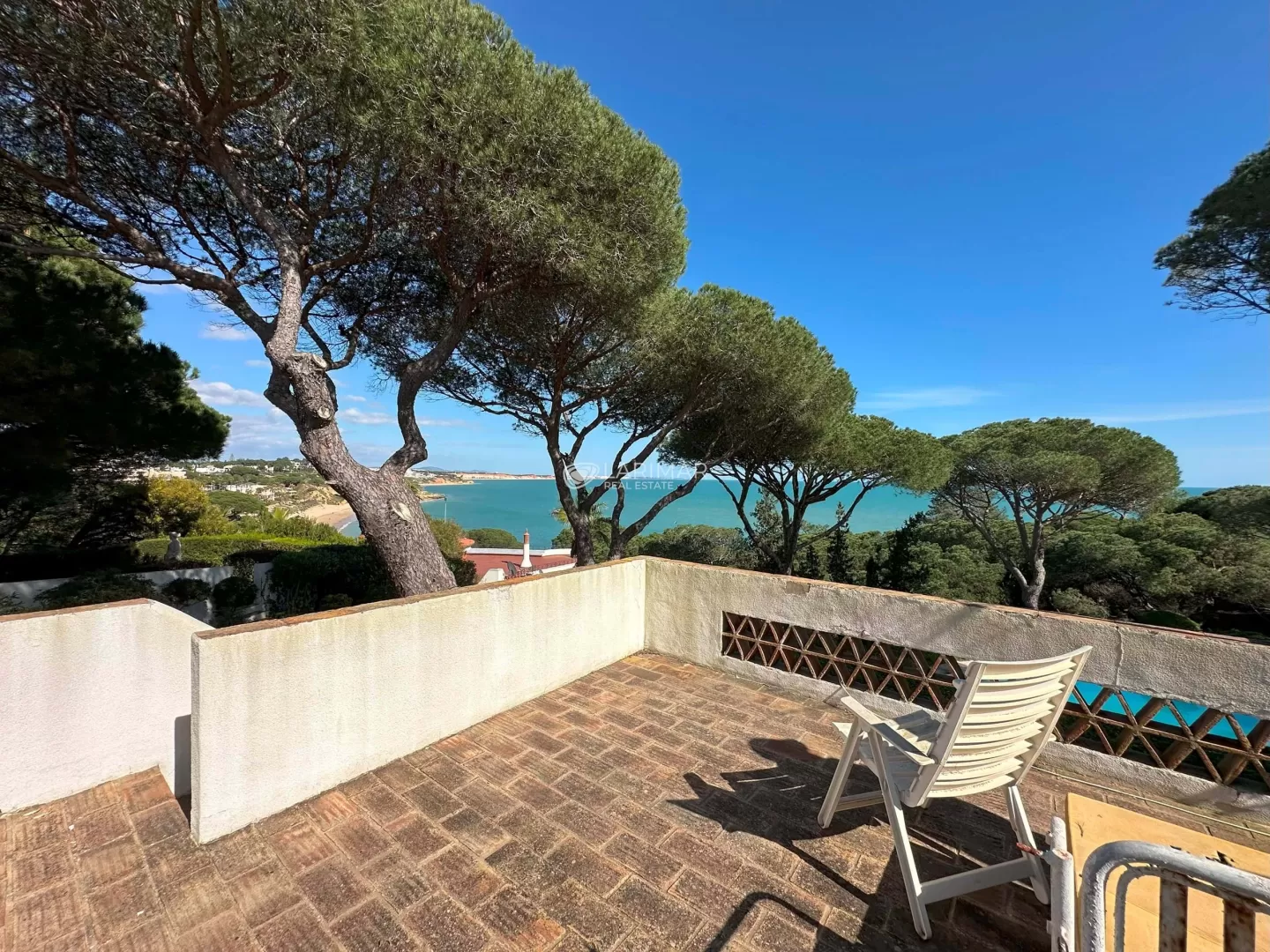 Moradia em localização privilegiada junto ao mar