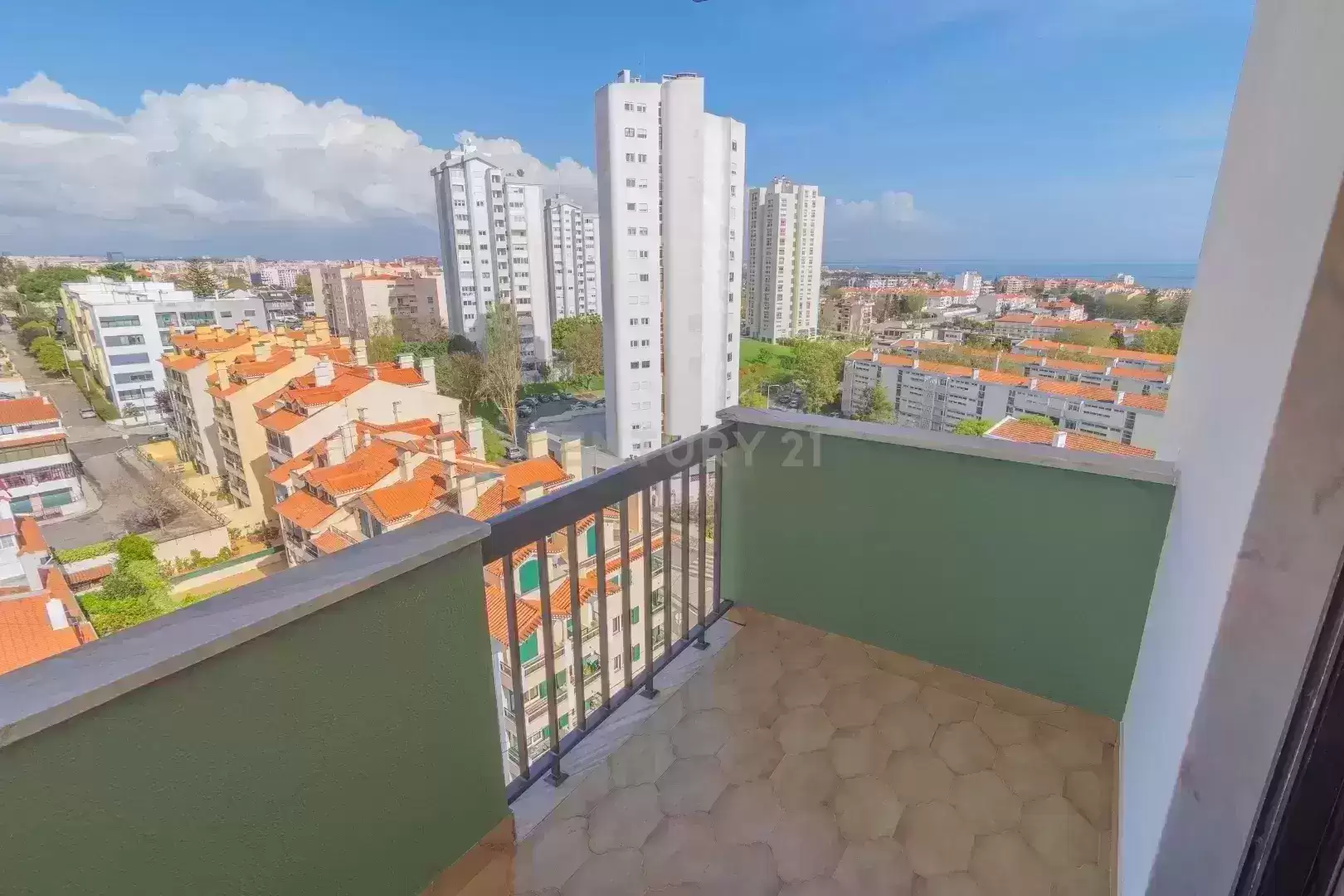 Apartamento T3 na PAREDE com Vista Mar 