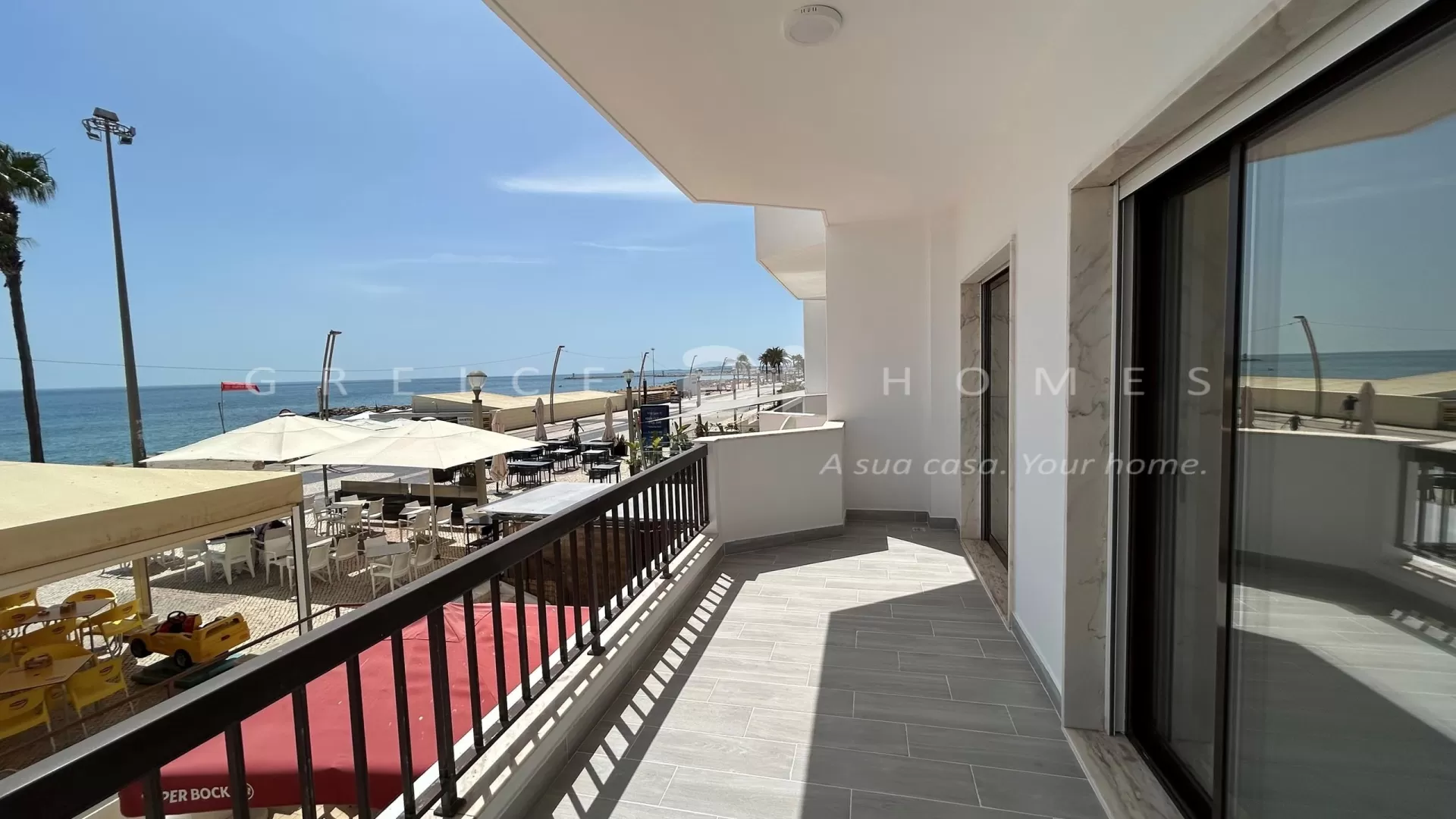 VENDE APARTAMENTO T2+1 RENOVADO NA PRIMEIRA LINHA DE MAR - QUARTEIRA
