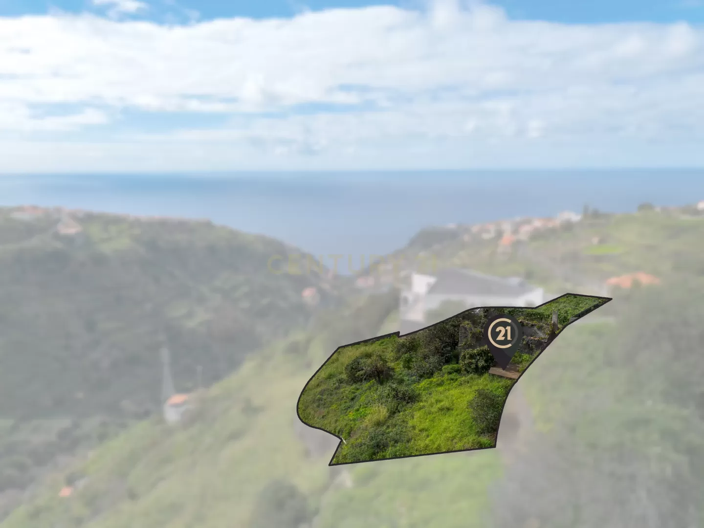 Terreno com Vista Mar em Zona Privilegiada - Calheta