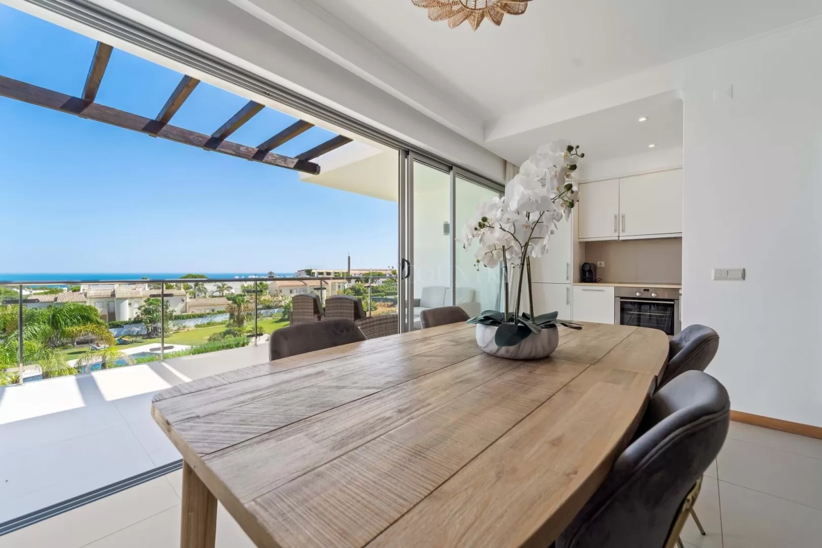 Albufeira ? Apartamentos à Beira-Mar com Vista Mar, Terraços e Piscina