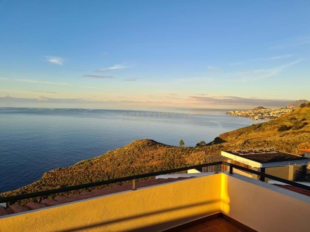 Moradia com AL Integrado e Vista Mar no Garajau