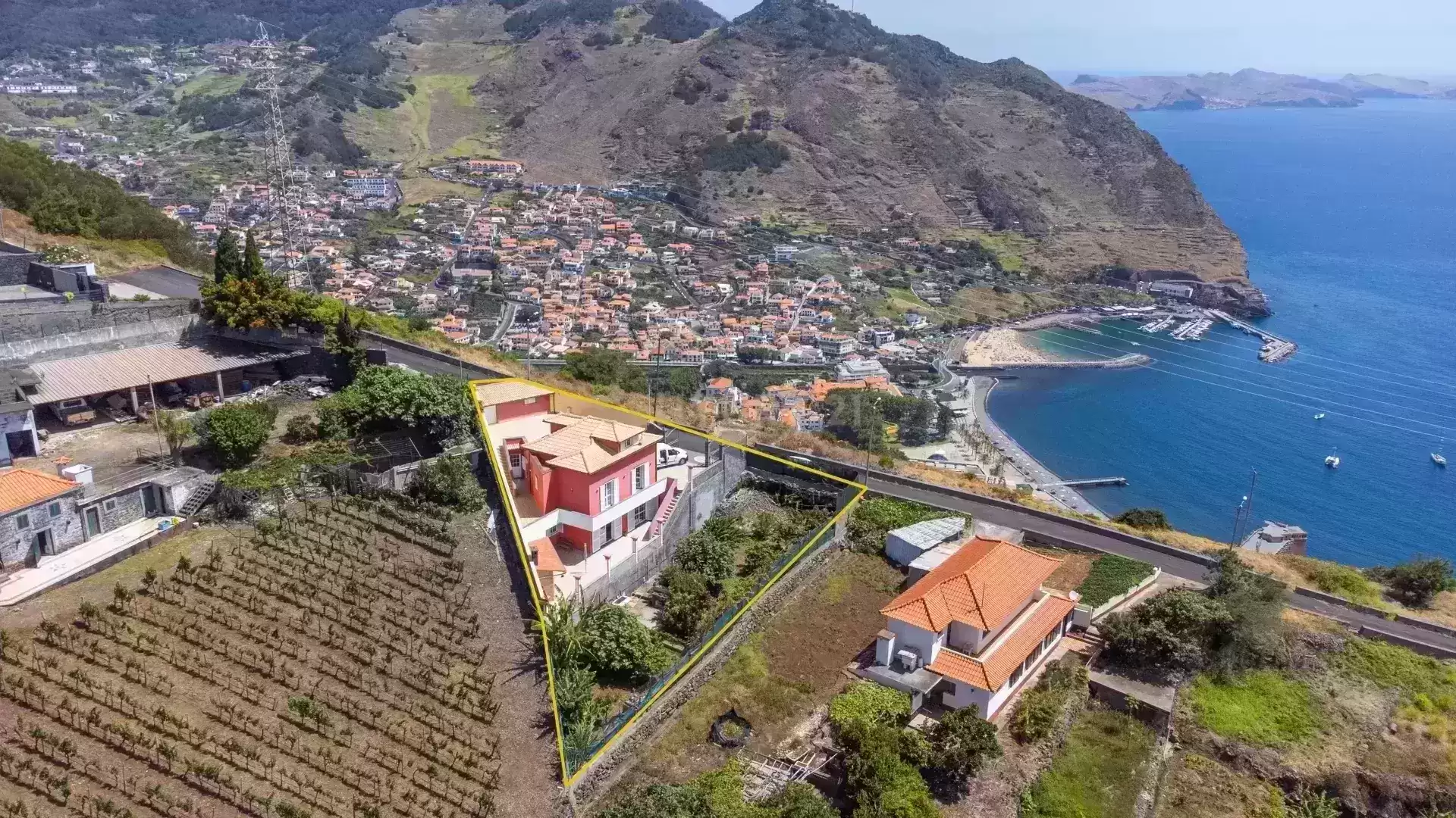 Moradia T2 + 2 com Vista Mar e Excelente Localização ? Água de Pena, Machico