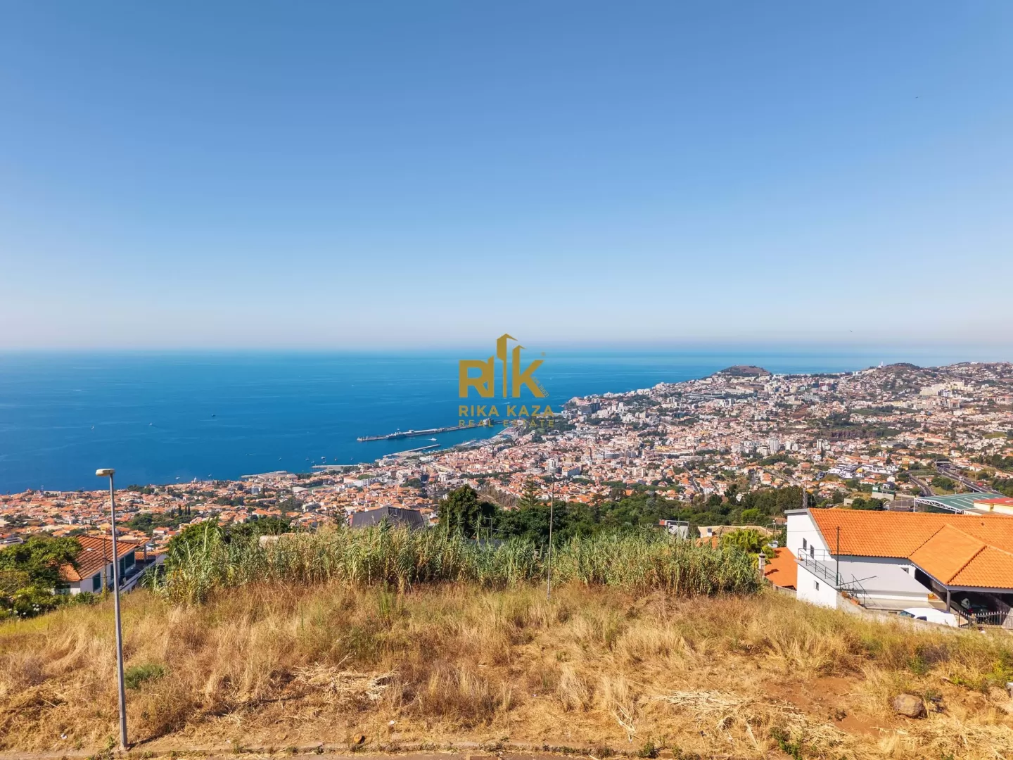 Terreno com projeto aprovado e vistas panorâmicas com 735m² 