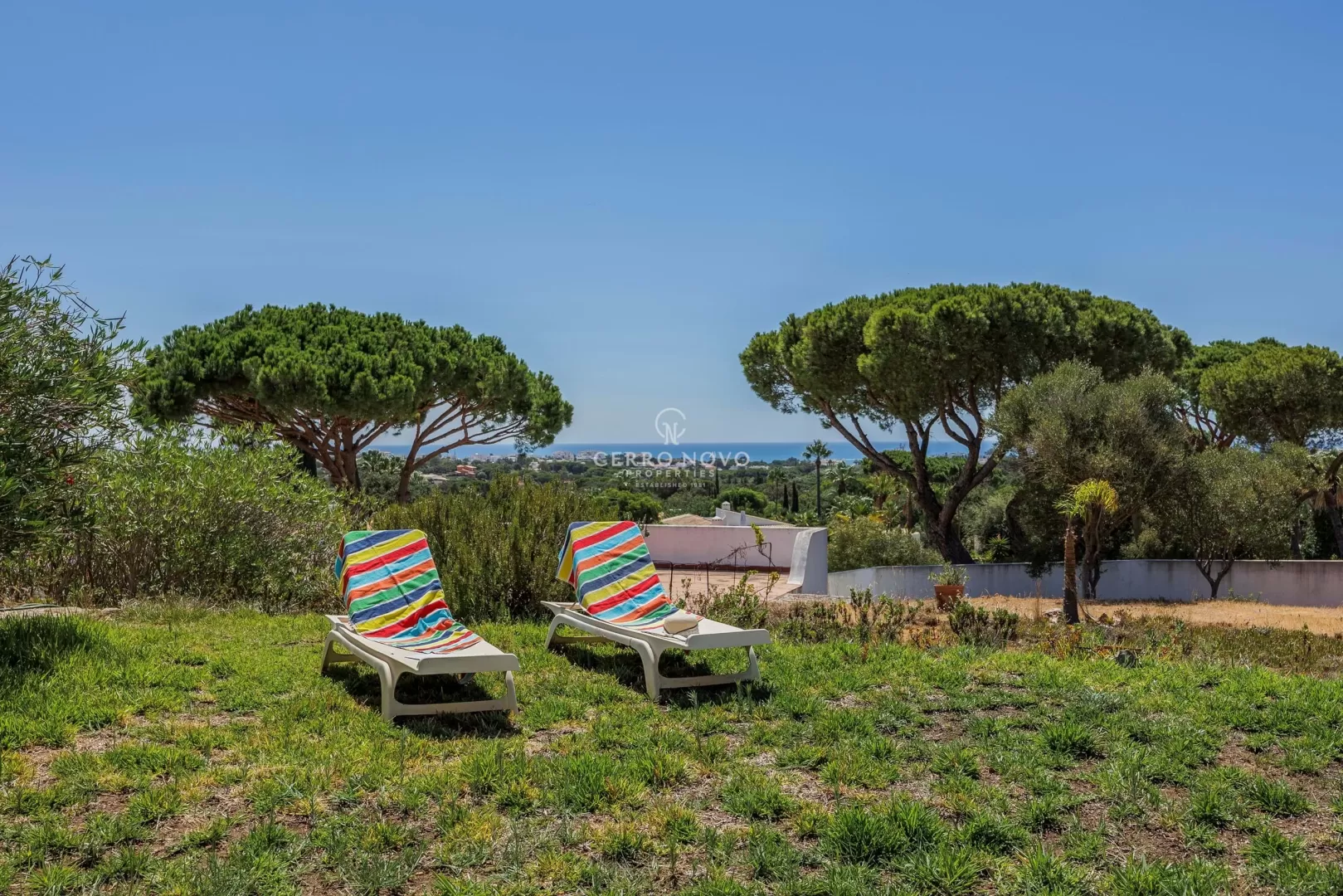  Moradia Encantadora T5 com Vista Mar, Piscina e Jardins perto de Albufeira