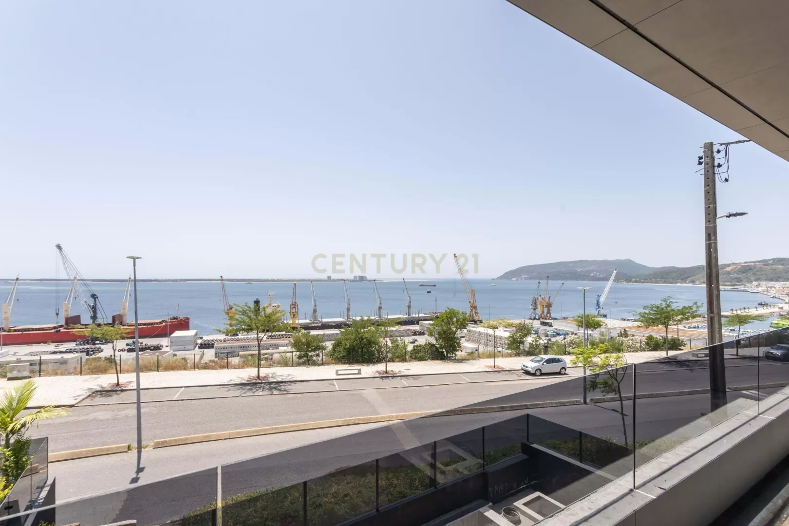 Moradia T4 de Luxo em Setúbal com Vista Rio e Serra