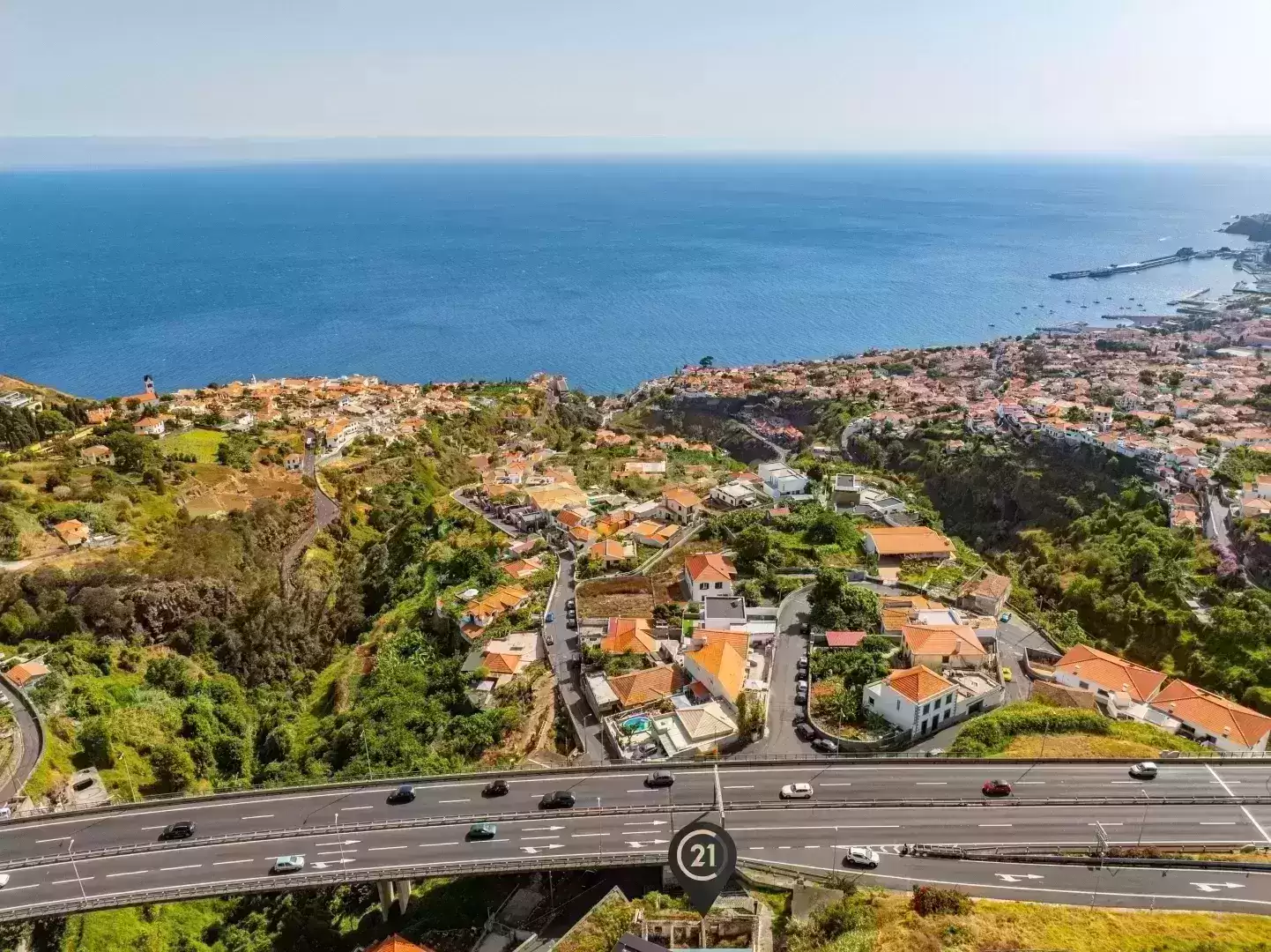 Moradia T2 em Pedra no Funchal com Projeto Aprovado e Vista Mar