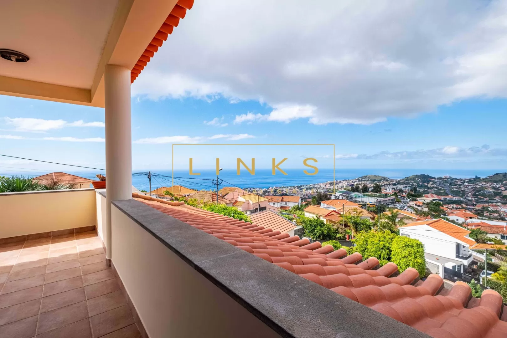 Moradia T3+1 com Piscina, Vista Mar e Churrasqueira no Funchal 
