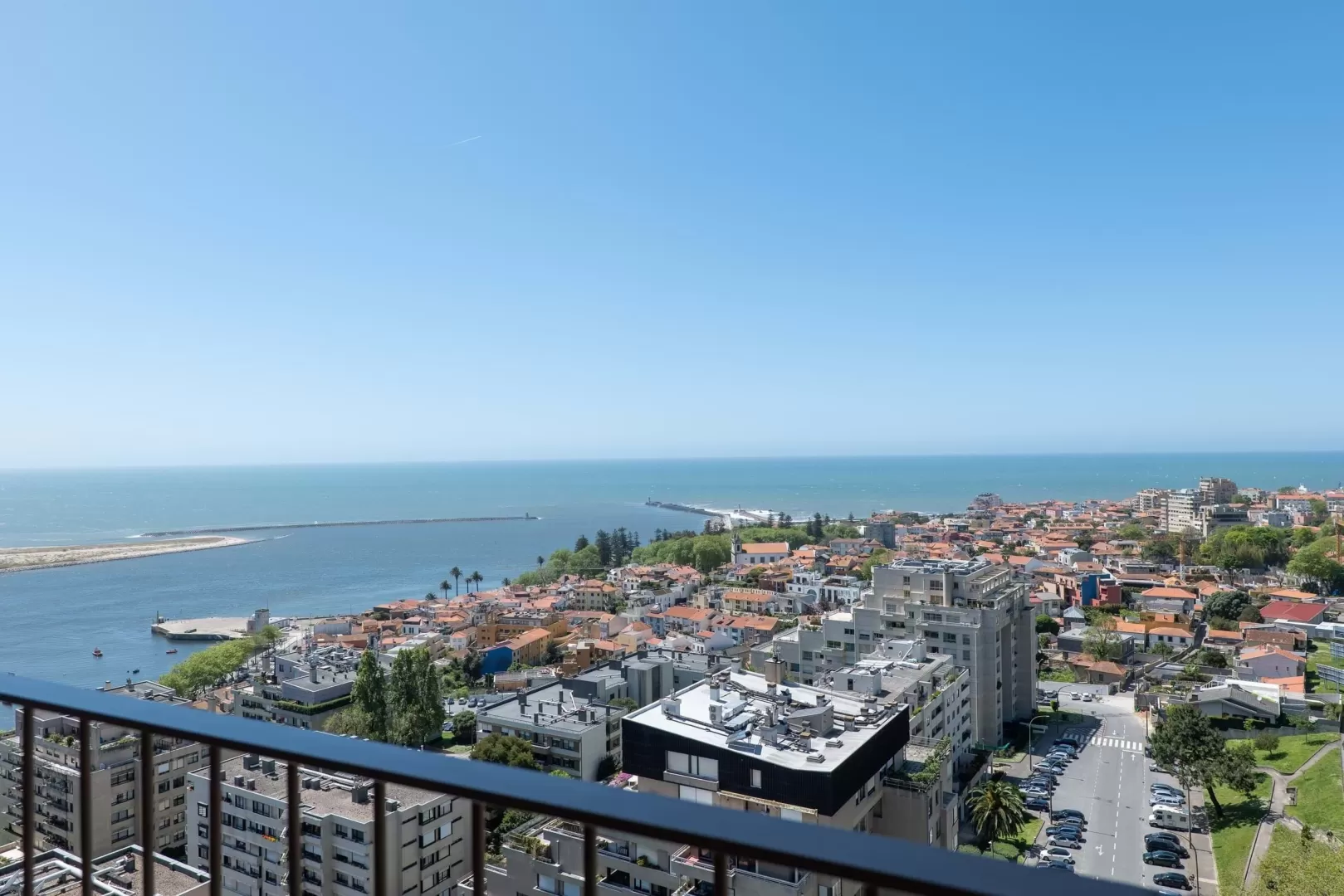 Apartamento T3 com Vistas Panorâmicas para o Mar e o Rio no Novo Ícone da Foz do Douro ? Miramar Tower