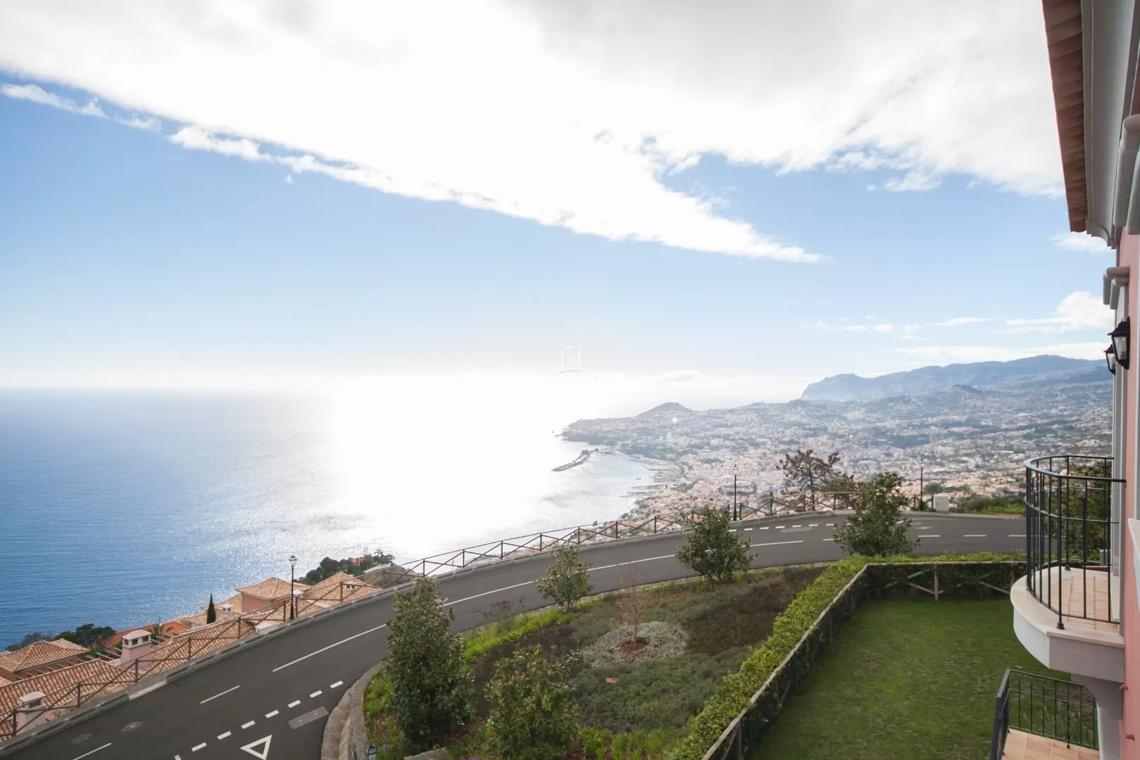 Moradia T3 com Vista Mar e Piscina no Palheiro Village, Funchal