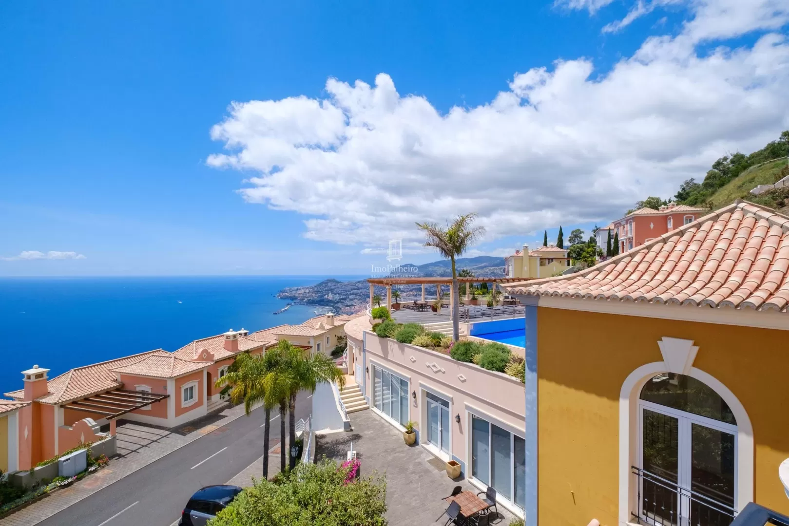 Apartamento de 3 Quartos com Vista para o Mar na Vila de Palheiro, Funchal