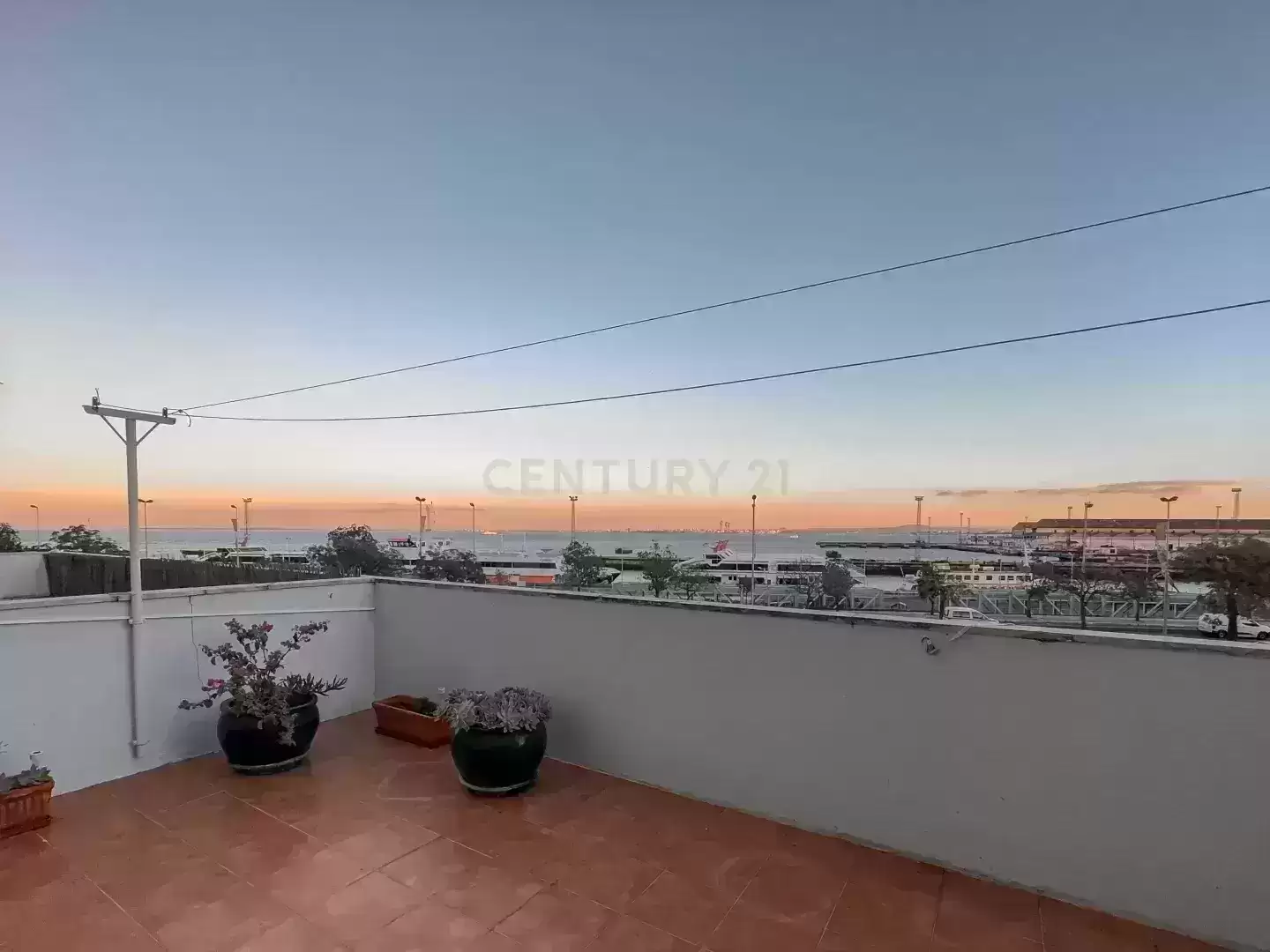 T2 com terraço Vista Rio em Cacilhas - Almada 