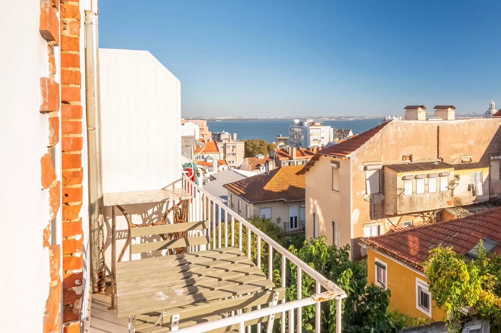 Apartamento T3 Duplex com Espaço Exterior e Vista Rio