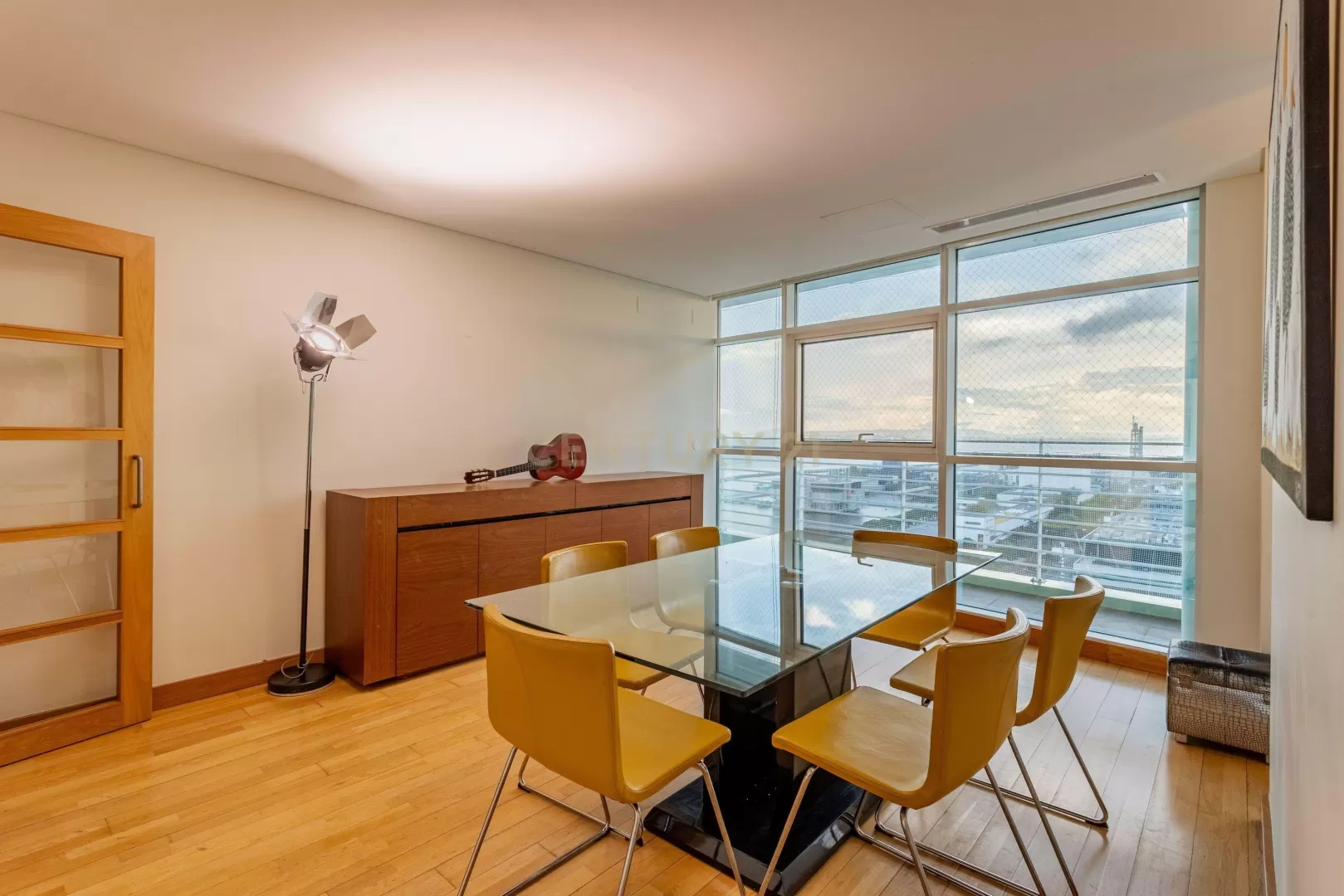 T3 Duplex na Torre de São Rafael com Vista Deslumbrante sobre o Tejo no Parque das Nações