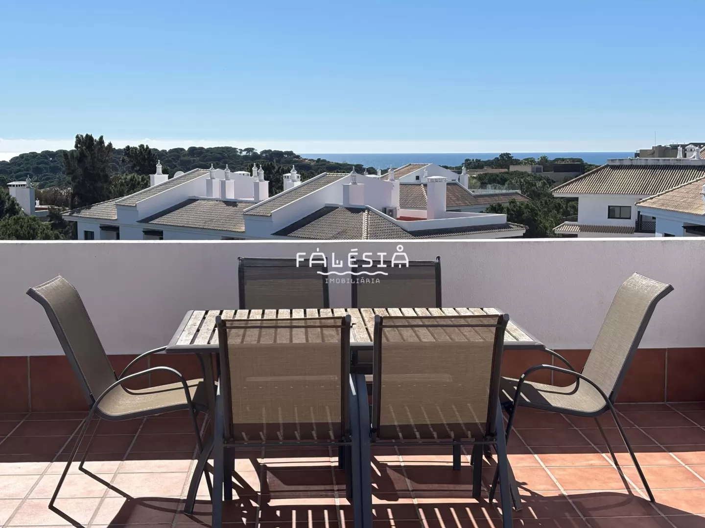 DUPLEX PENTHOUSE VISTA MAR E PISCINA - ROOFTOP COM 66 M2 E GARAGEM PRIVADA - APENAS 450 METROS da PRAIA DA FALÉSIA.