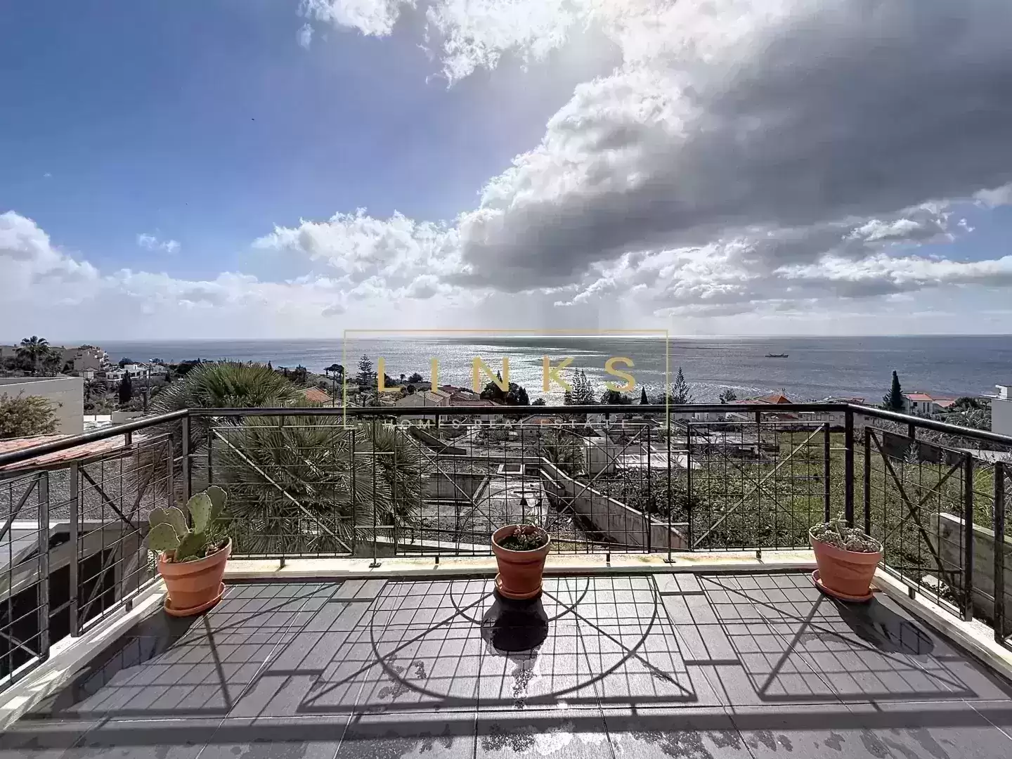 Apartamento T2 no Caniço com Vista Mar | Disponível em Abril