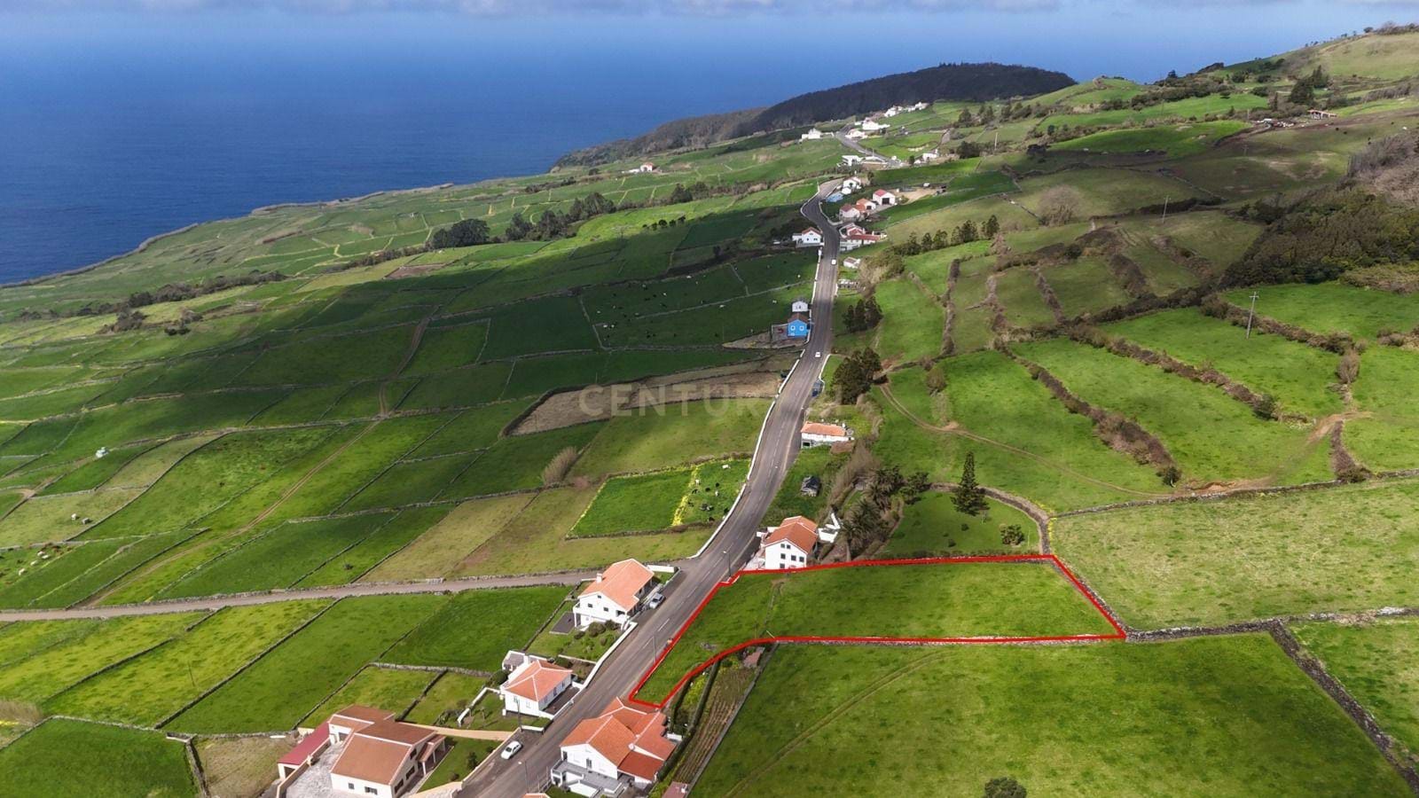 Terreno com Vista Mar em Localização Privilegiada