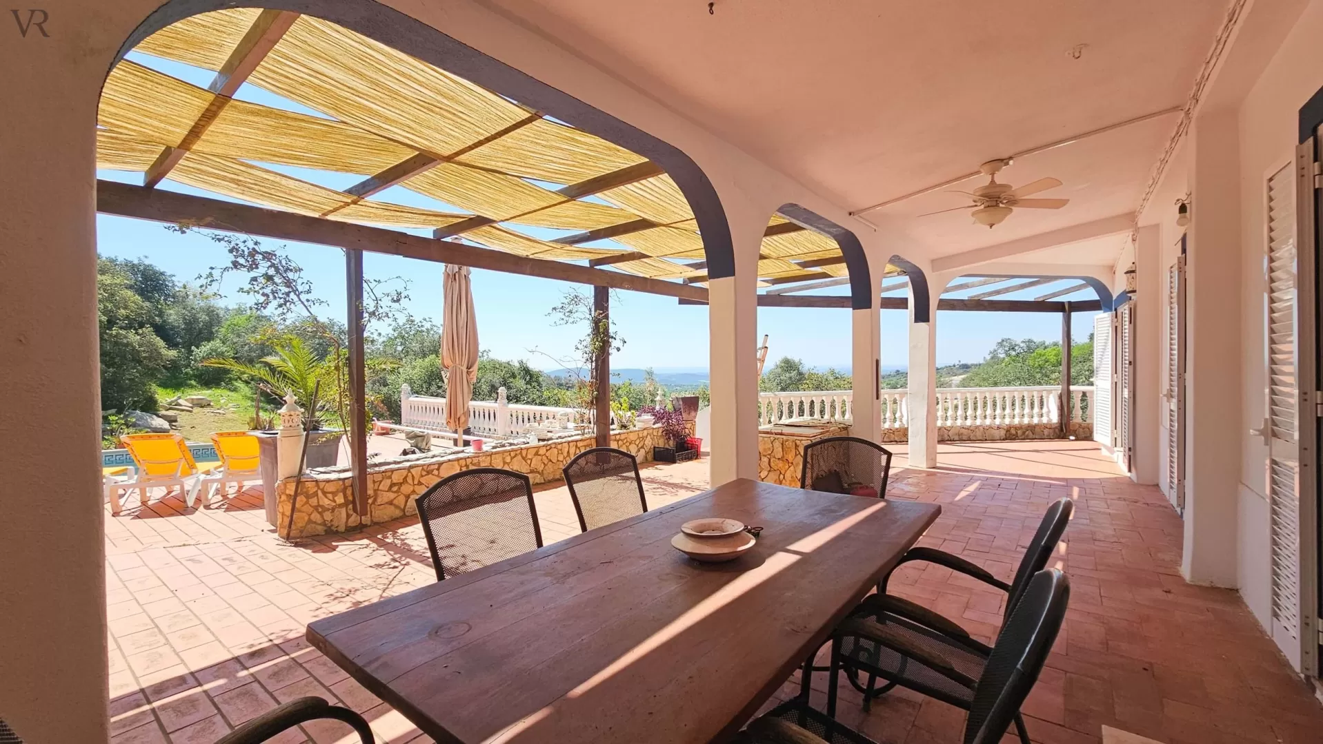 Moradia no Topo da Colina com Vista Mar Perto de Loulé