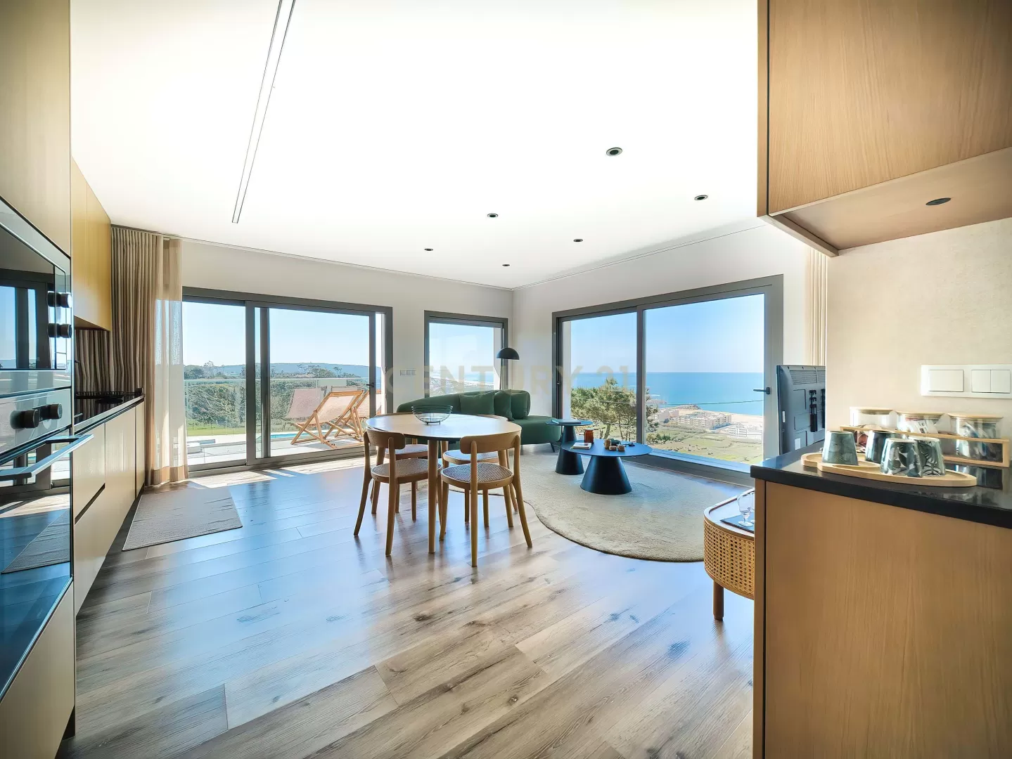 Um refúgio exclusivo suspenso sobre o Atlântico, na Nazaré