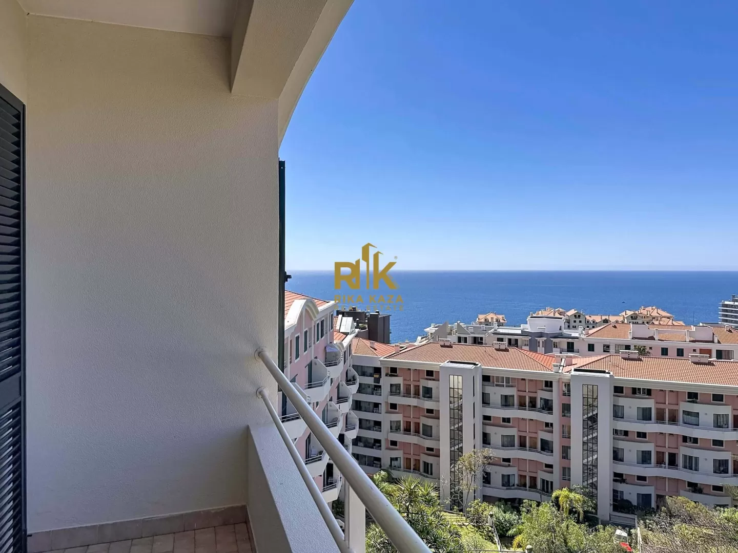 Apartamento T3 no último Piso com vista Mar e Jardim da Ajuda