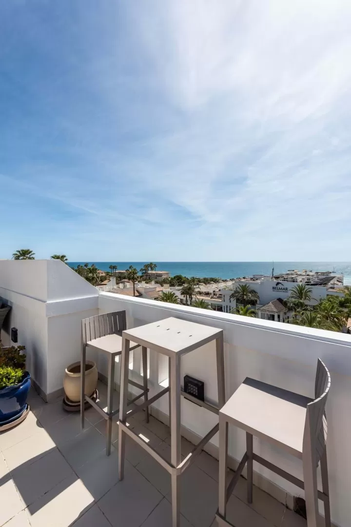 Apartamento de 2 quartos no último andar com vista para o oceano 