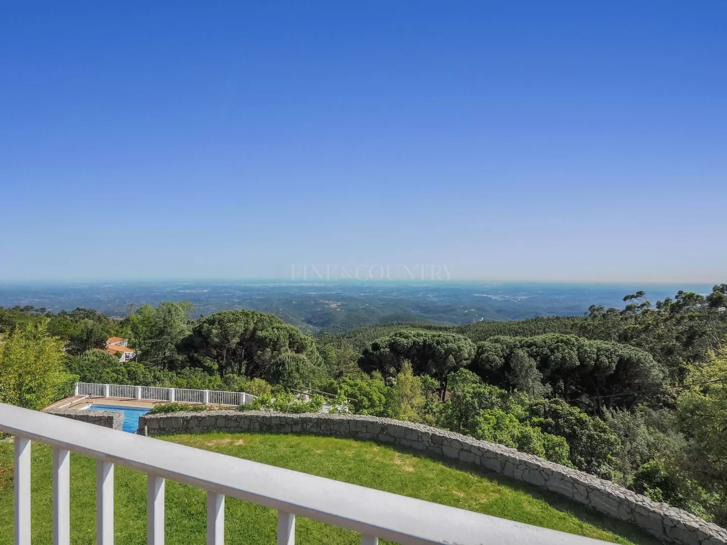 Monchique ? moradia com 4 quartos, piscina, jacuzzi, carport e vistas panorâmicas sobre o campo e a costa