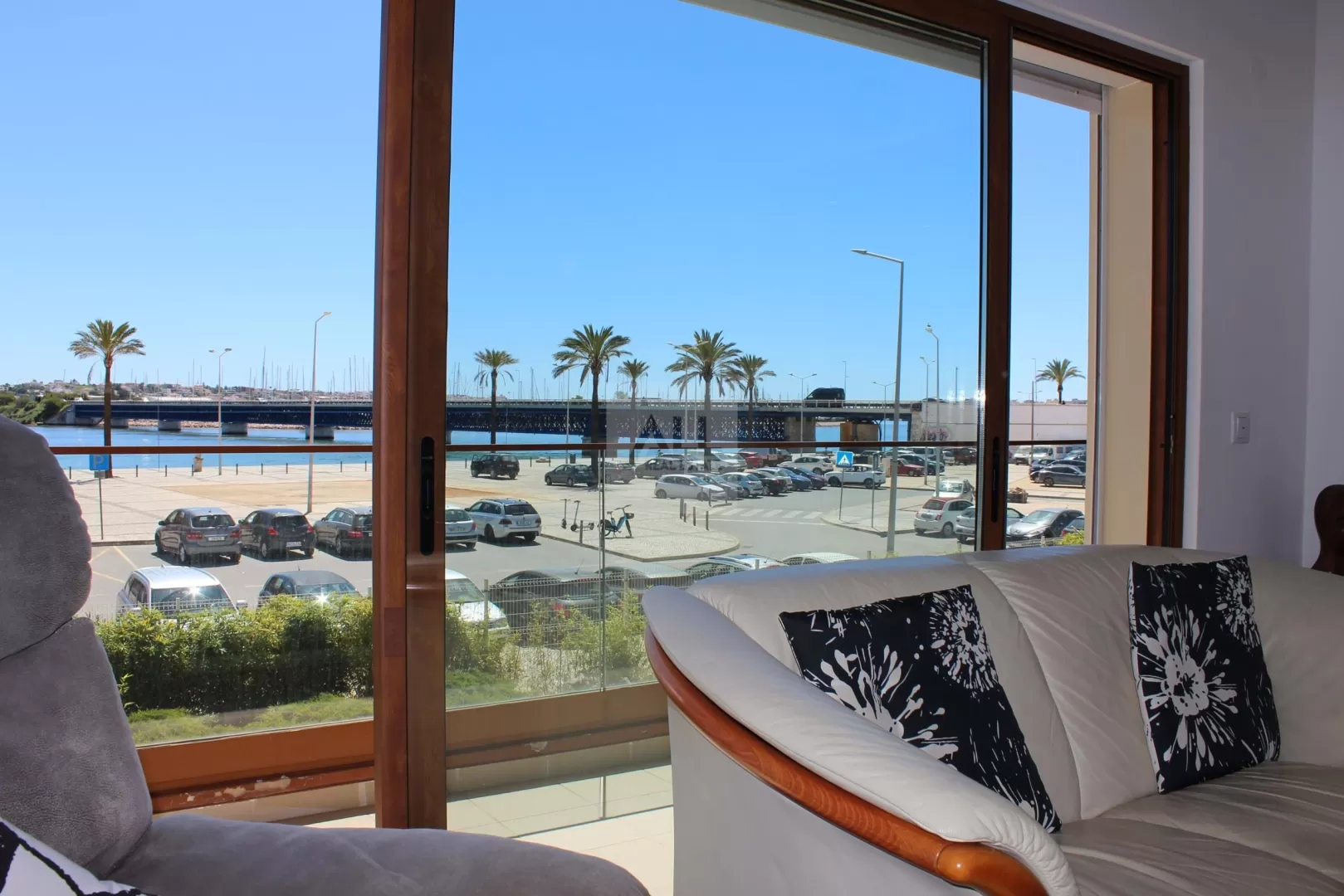 APARTAMENTO DE LUXO COM VISTA RIO EM PORTIMÃO