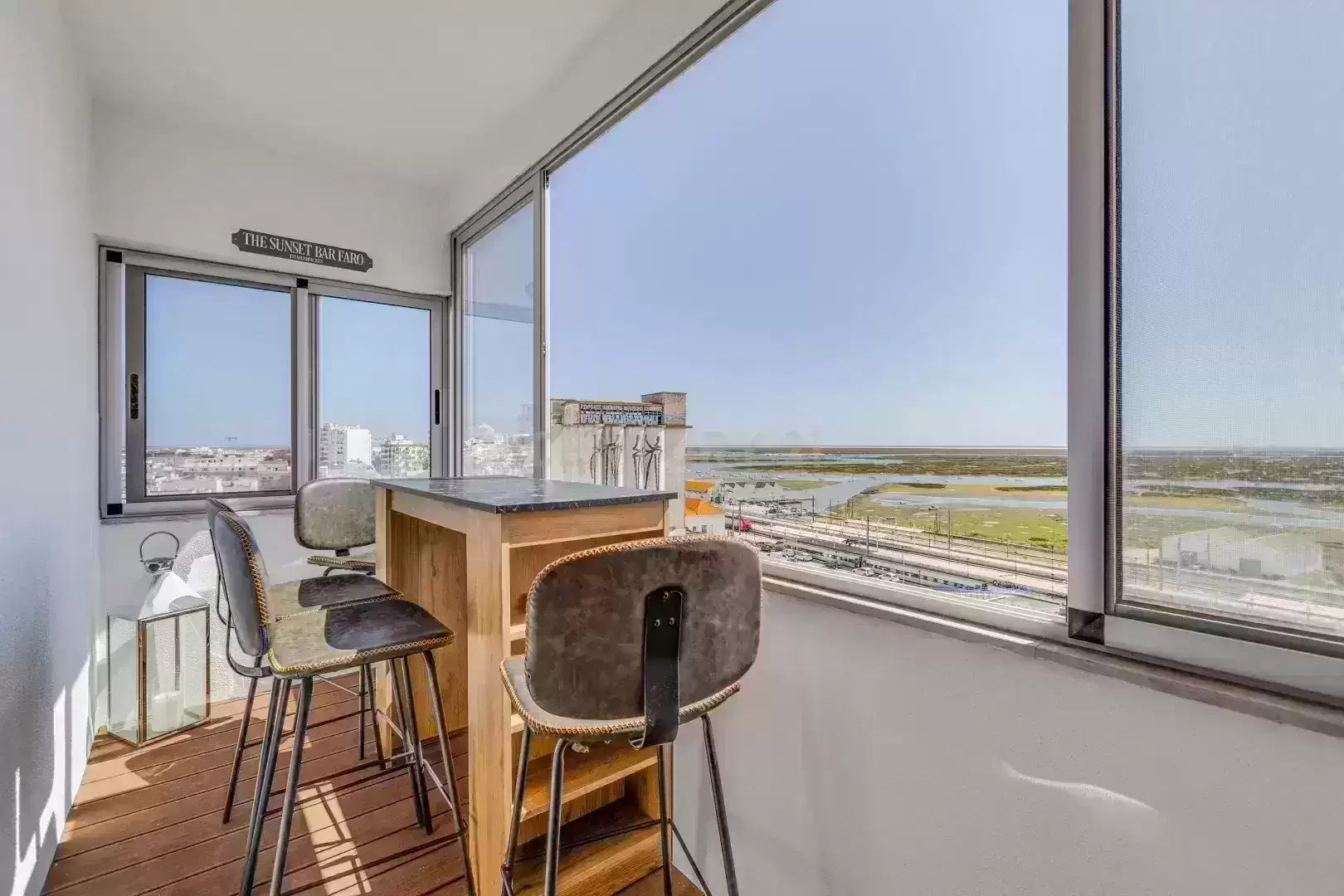Apartamento T3 Renovado com Vista Deslumbrante ? Faro