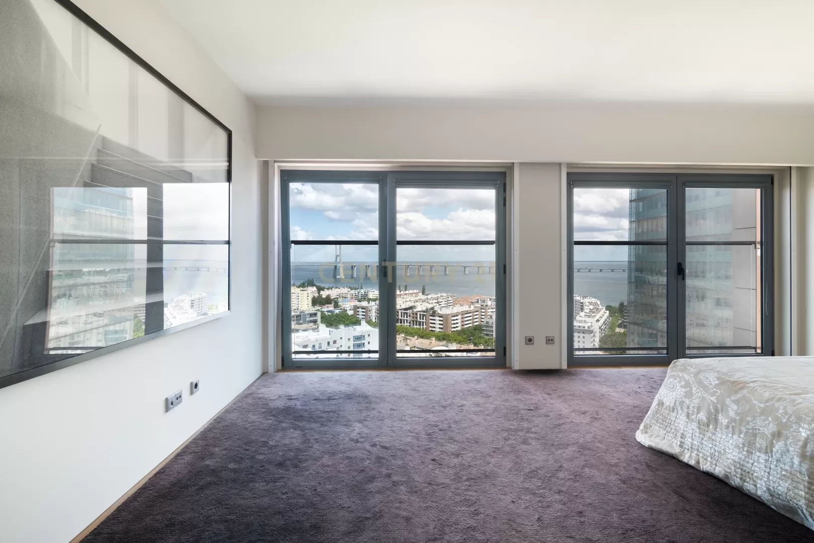 Apartamento T4 de Luxo com Vista Panorâmica sobre o Rio Tejo | Parque das Nações
