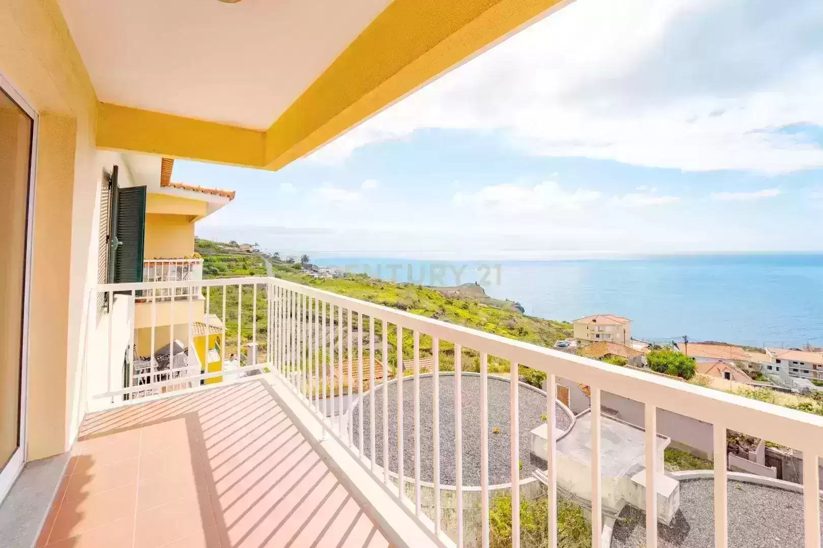 Apartamento T2 com Vista Mar a Poucos Minutos da Praia dos Reis Magos