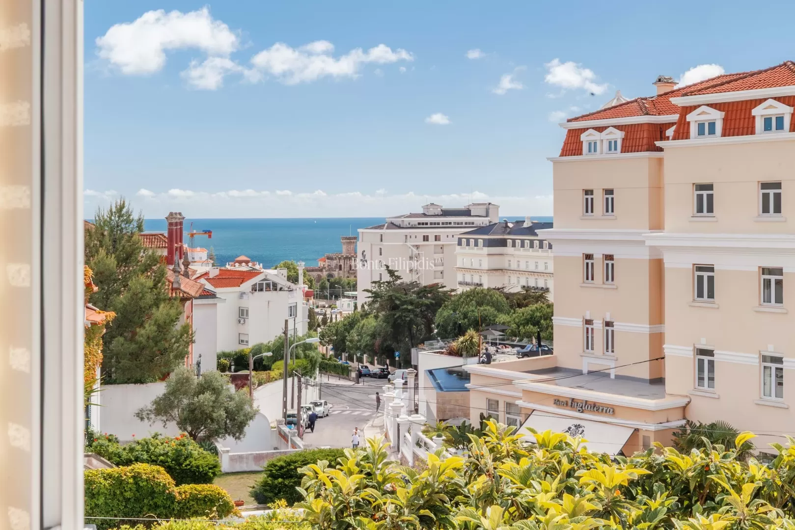 Moradia T3+1 com Vista Mar e Projeto de Expansão Aprovado no Estoril