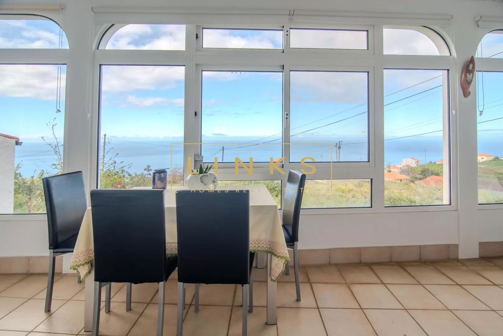 Moradia -  T2 + Apartamento T3 com Alojamento Local Ativo ? Estreito da Calheta, Madeira