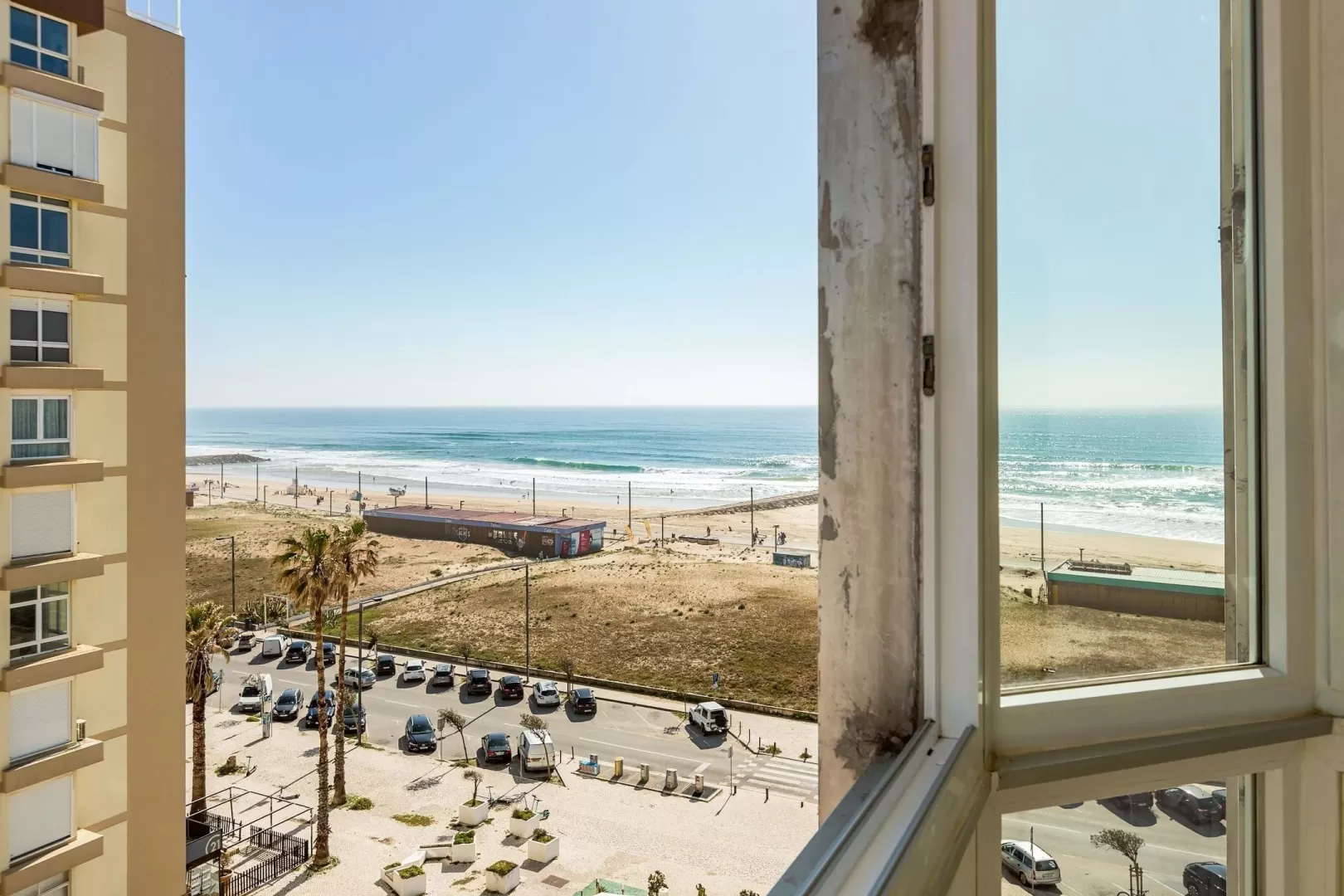 T2 frente ao mar na Costa da Caparica, com vista e estacionamento