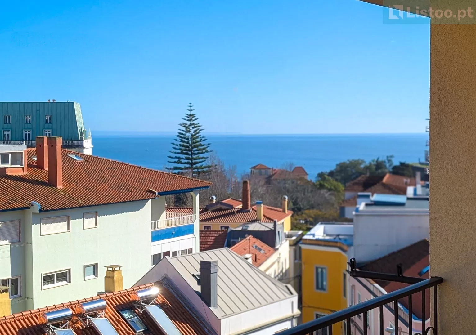 Apartamento T2+1 com vista mar, no Monte Estoril