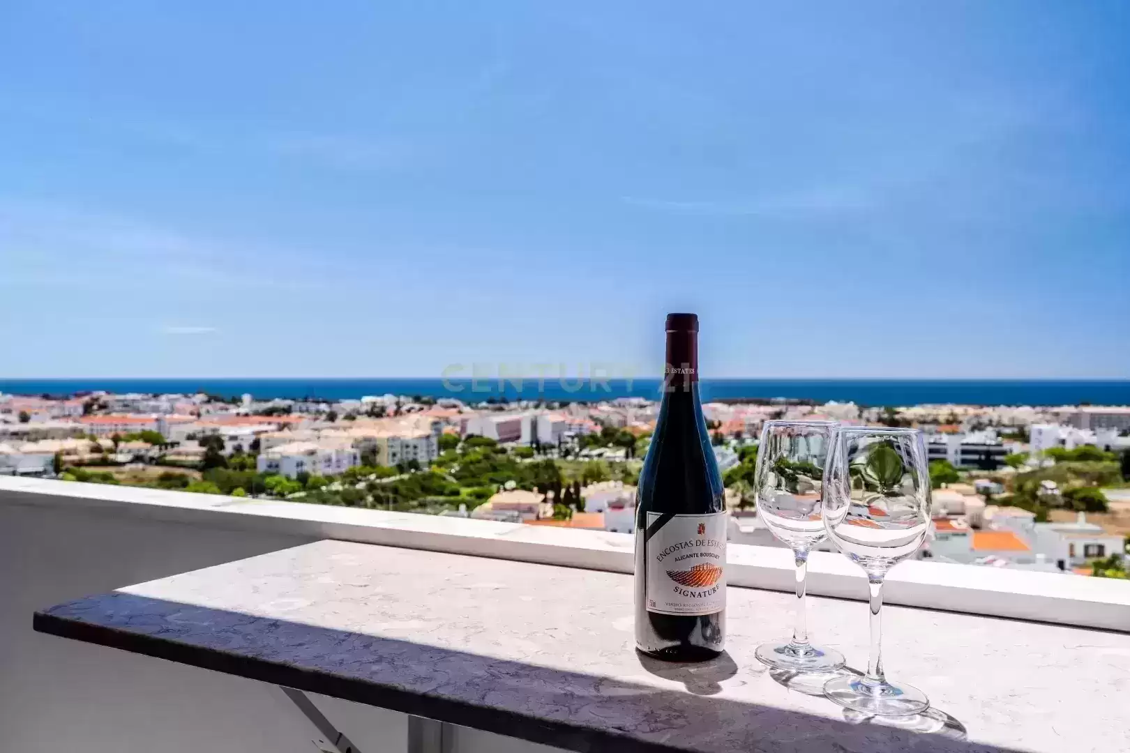 T0 Remodelado com Vista Mar 180° | Garagem | Albufeira