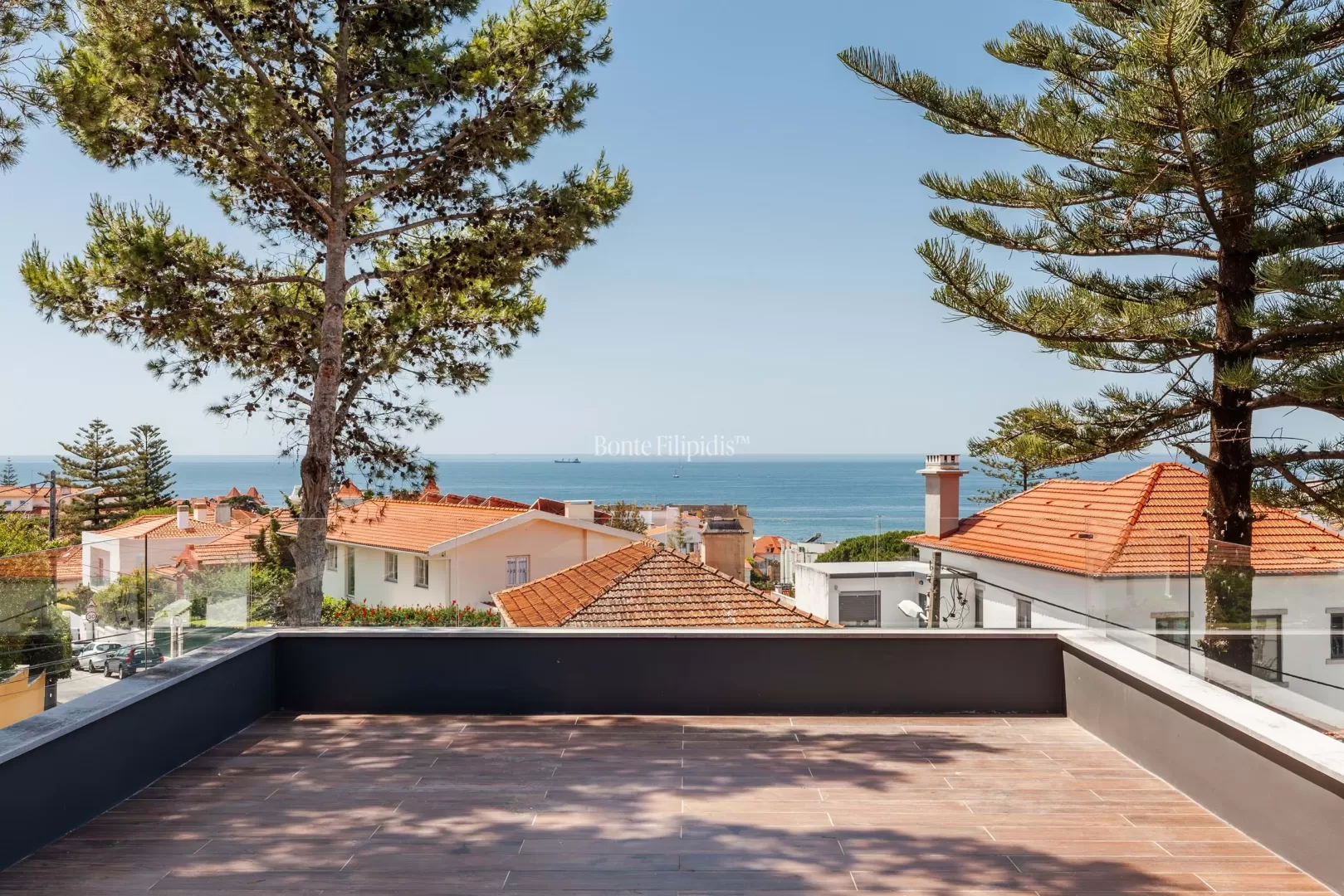 Moradia T4 Nova com Vista Mar, Piscina e Elevador no Estoril