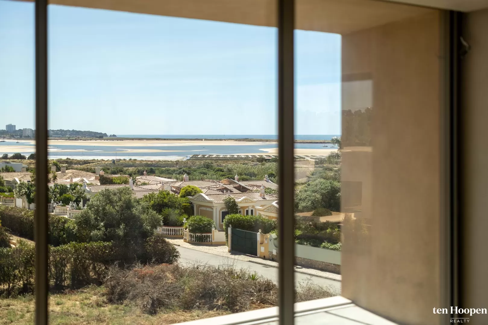 Moradia de Luxo Exclusiva com Vista Mar e Spa Privado