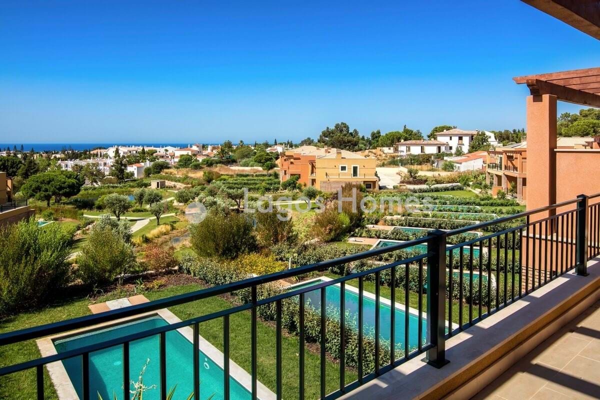 Moradia Geminada T2+1 com Piscina Privativa e Jardim | Última Unidade Disponível ? Carvoeiro (Algarve)