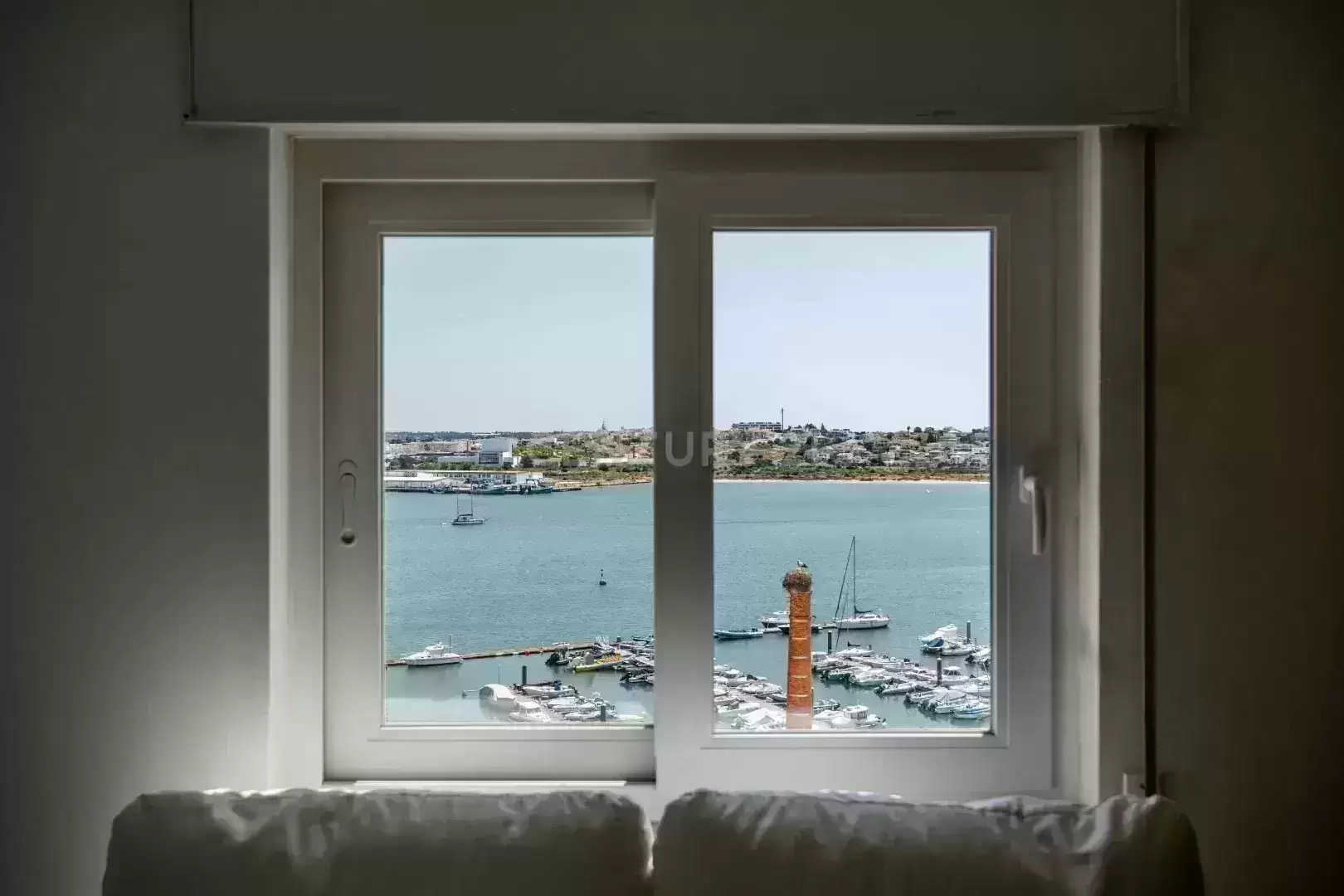 Exclusivo Apartamento T2 | Único Apartamento no 7º Piso | Vista Rio | Totalmente Renovado em 2025 | Terraço Comum ao Lado