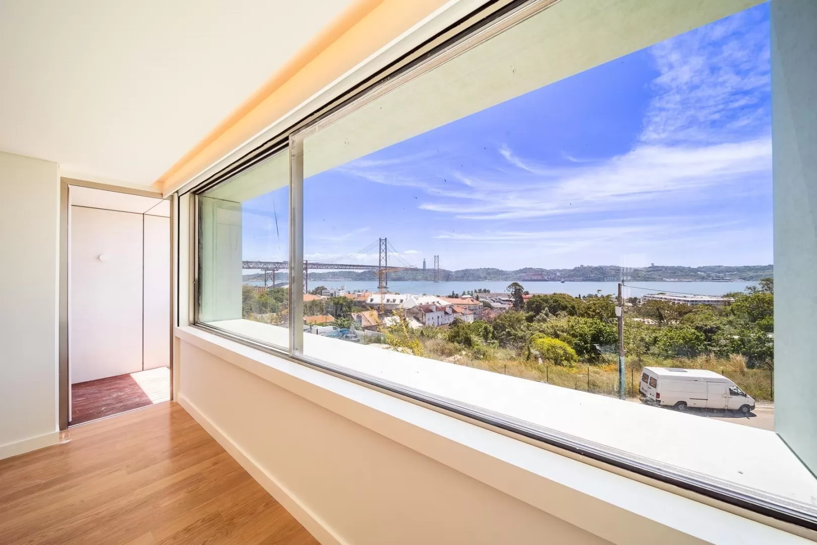 Moradia T5 com Vista Rio e Jacuzzi Privativo em Alcântara