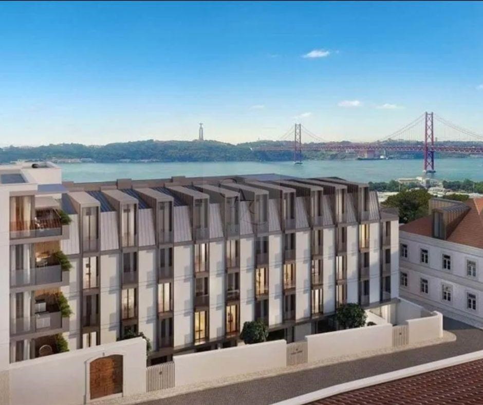 Apartamento T4 de Luxo na Estrela, Coração de Lisboa