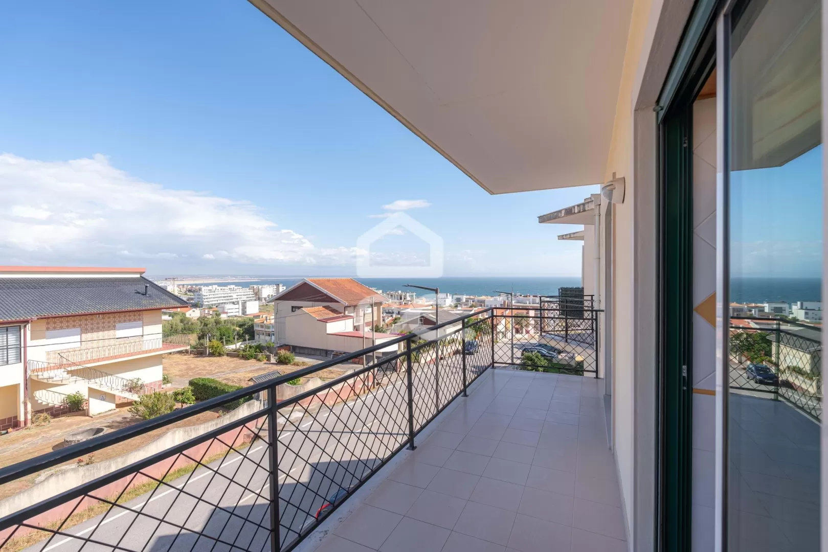 Apartamento T2 com vista mar definitiva a 300 metros da praia em Buarcos, Figueira da Foz.